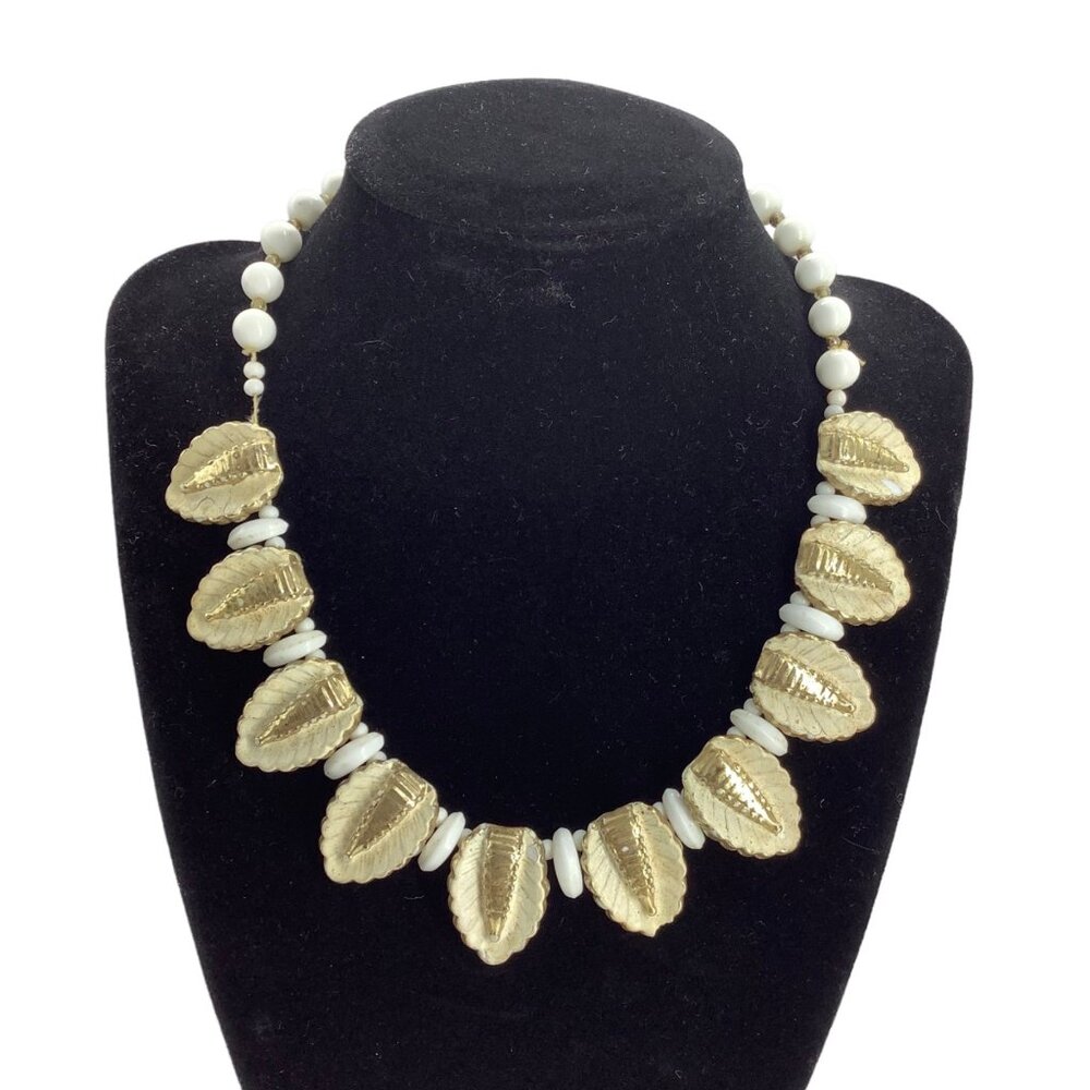 Vtg Made in Japan Leaf Necklace Coastal Style Faux Shell White Gold Tone Boho